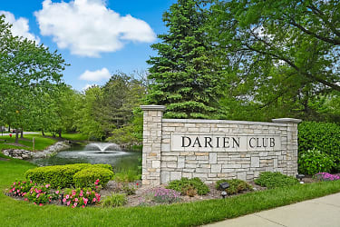 1315 Darien Club Dr - Darien, IL