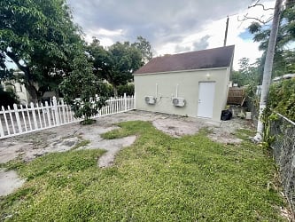 4293 NW 2nd St #COTTAGE - Miami, FL