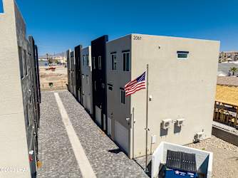 2061 Magnolia Dr - Lake Havasu City, AZ