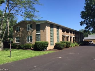 2921 23rd St NW unit 2 - Canton, OH