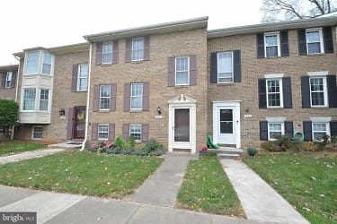 7021 Leewood Forest Dr Apartments - Springfield, VA