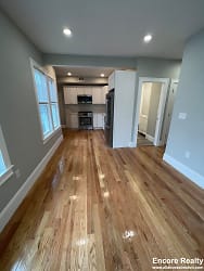 73 Pearl St unit 4 - Somerville, MA