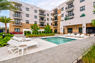 Westgate On University Apartments - Lauderhill, FL