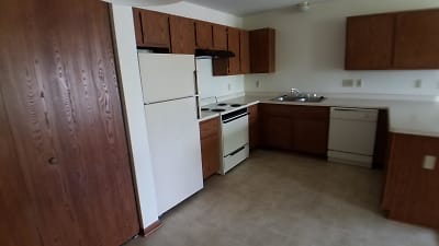S75W16880 Gregory Dr unit B - Muskego, WI