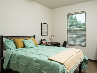 College Suites At Hudson Valley Per Bed Lease Apartments - Troy, NY