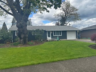1218 Quinalt St - Springfield, OR