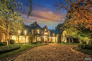 23 Elden Dr - Saddle River, NJ