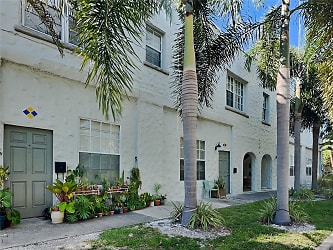 2305 W Texas Ave #5 - Tampa, FL