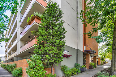 Irvington Apartments - Portland, OR