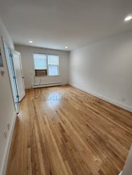 22-46 47th St unit 2R - Queens, NY