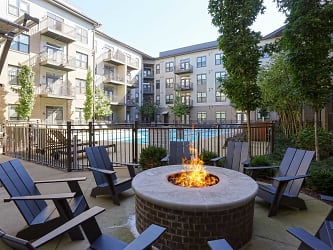 District At Seven Springs Apartments - Brentwood, TN