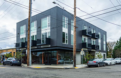 Nehalem 13 Apartments - Portland, OR