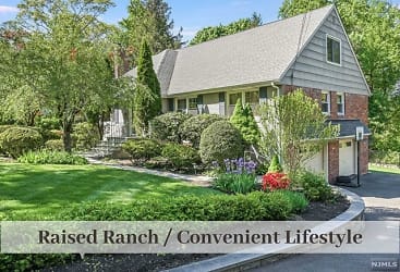 915 Hillcrest Rd - undefined, undefined