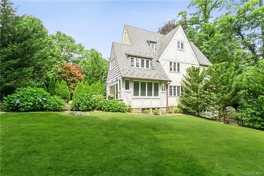 7 Cotswold Way - Scarsdale, NY