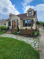 20935 Eastwood Ave - Fairview Park, OH