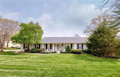 668 Stablestone Dr - Chesterfield, MO