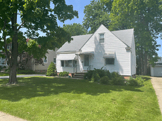 1192 Mayfield Ridge Rd - Mayfield Heights, OH
