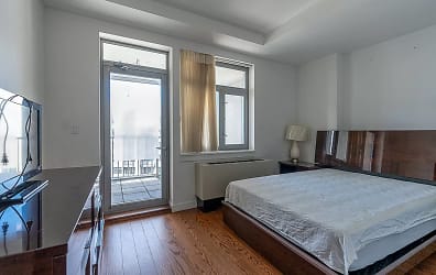 40- 22 College Point Blvd unit Ph2G - Queens, NY