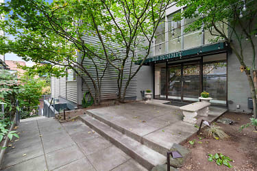 1613 Summitt Apartments - Seattle, WA