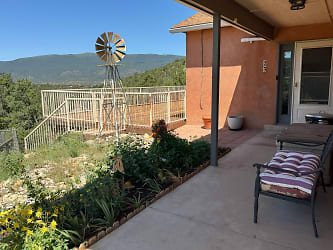 23 Forest Rd - Tijeras, NM