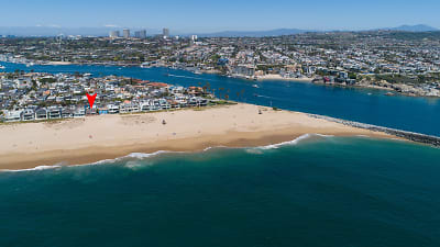 2124 E Oceanfront - Newport Beach, CA