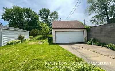 11100 Lincoln Ave - Garfield Heights, OH