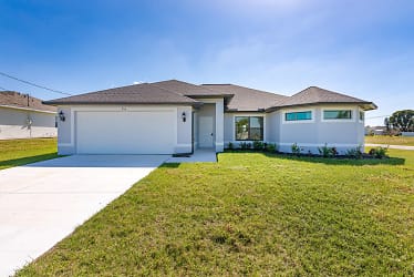 710 NW 2nd Ln - Cape Coral, FL