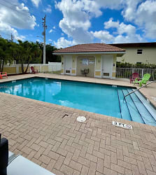 5347 SW 40th Ave - Fort Lauderdale, FL