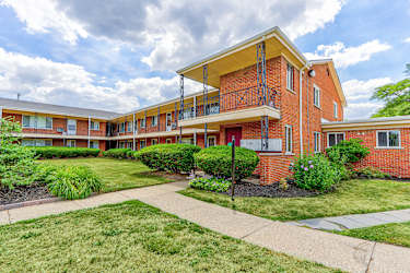 Village Square Apartments - Detroit, MI
