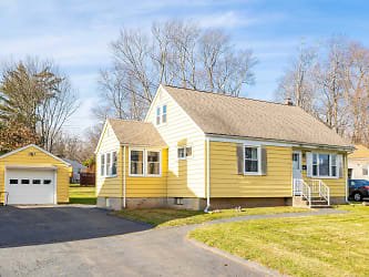 139 Howe Rd - New Britain, CT