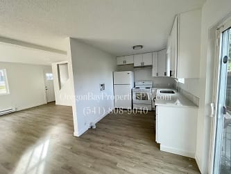 212 Laclair St unit 214 - Coos Bay, OR