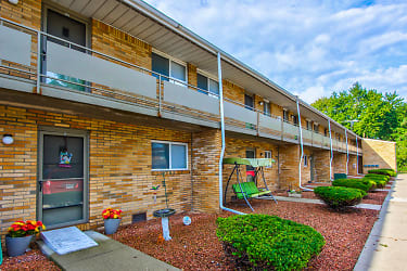 Country Club Apartments - Oregon, OH