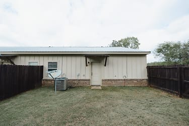14227 County Rd 452 - Lindale, TX