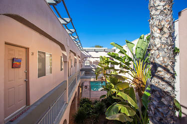 Casa Riviera Apartments - San Diego, CA