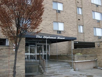 The Diplomat Apartments - Akron, OH