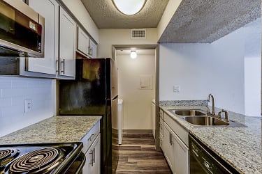 The Bentley Apartments - Dallas, TX