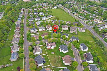 65 Cortland Dr - East Brunswick, NJ