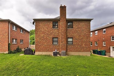 Spacious 3 Bedroom In Webster Groves Apartments - Webster Groves, MO