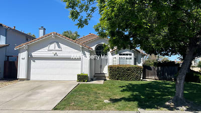 285 Essex Dr - Brentwood, CA