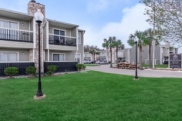 Royal Wildewood Manor Apartments - Clute, TX