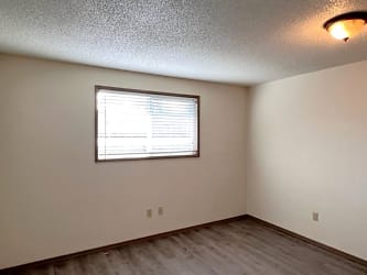 425 & 427 Madrona Ave S Apartments - Salem, OR