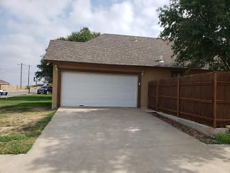2105 North Point Drive - Eagle Pass, TX