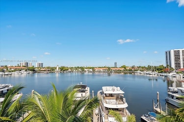 3750 Yacht Club Dr #TH3 - Miami, FL