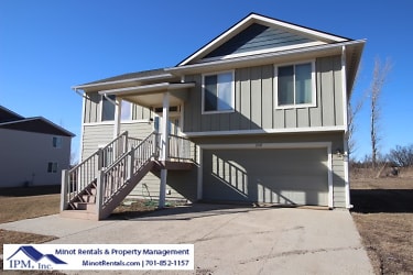 208 5th Ave W - Powers Lake, ND