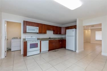 4471 SW 54th Ct #1A - Fort Lauderdale, FL