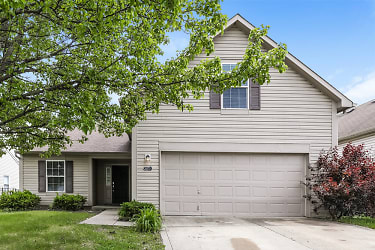 10689 Huntwick Dr - Indianapolis, IN