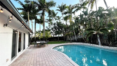 6801 NW 26th Way - Fort Lauderdale, FL