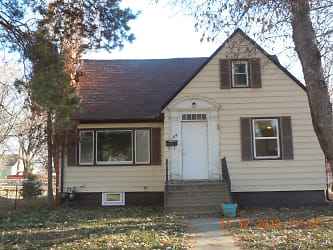 314 5th St NW unit Upstairs - Minot, ND
