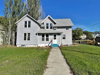 1000 W 3rd Ave - Mitchell, SD