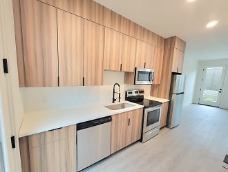 PRICES AS LOW AS $2.33/sqft! 1 MONTH FREE RENT! New Construction 2bd/1.5batth Units W/ Private Yards Apartments - Portland, OR